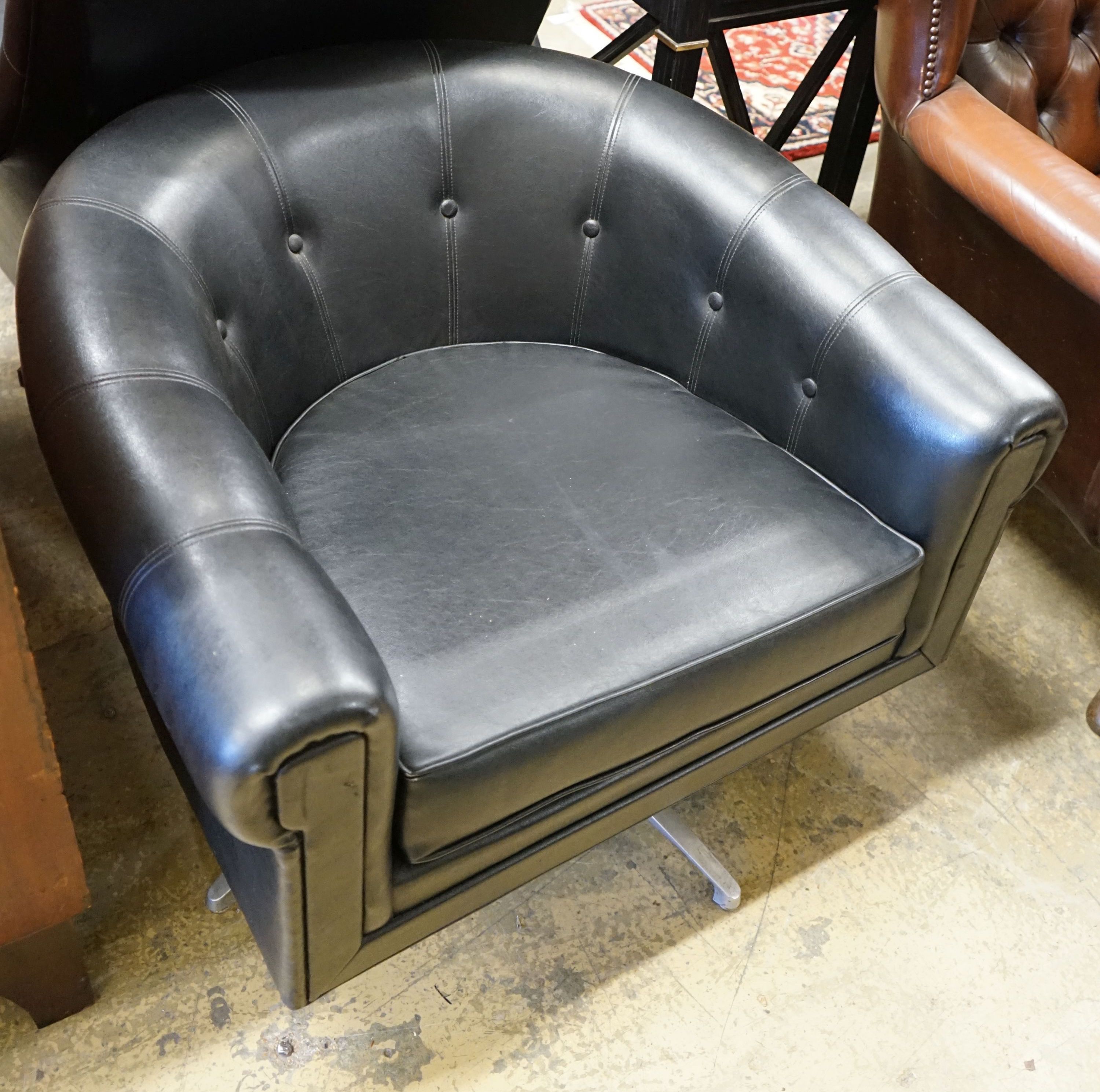 A contemporary leatherette swivel chair, width 84cm, depth 76cm, height 61cm